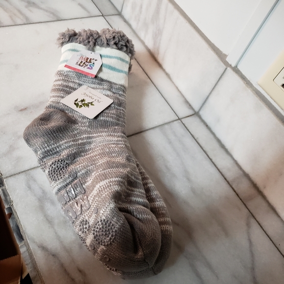 Muk Luks Shoes - MUK LUKS Jojoba Infused Cabin Socks Faux F…